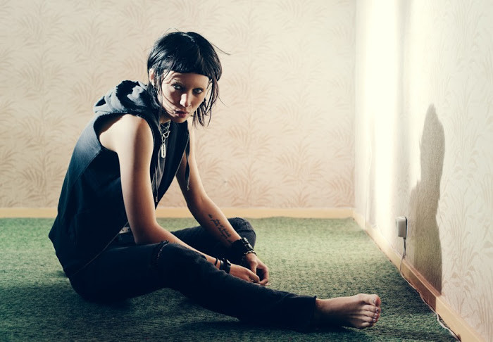 Rooney-Anders-Fashiontography-04